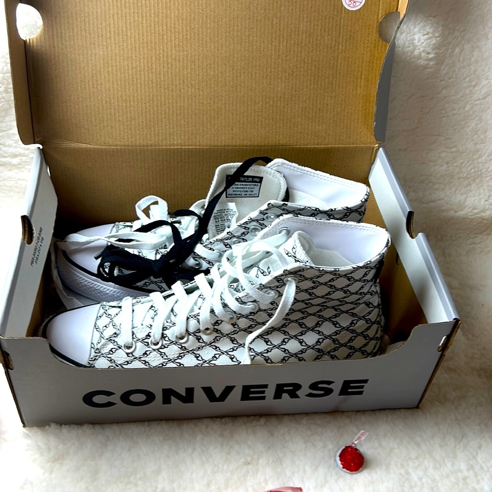 Converse brand new shoes in box. Women size 10.5 Men’s size 8.5
